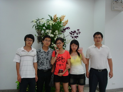 校长助理携留大红鹰永利会首页登录mJ代表到机场接机